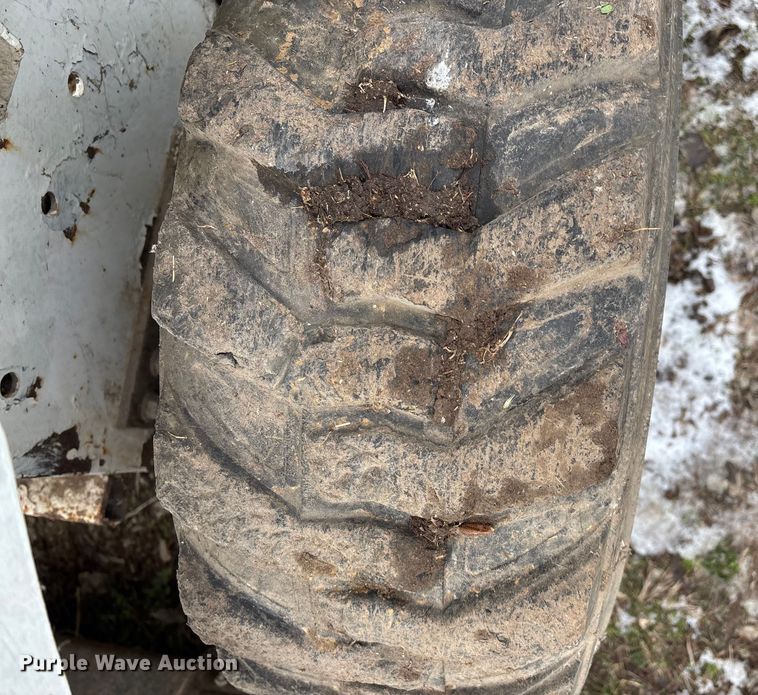 image for item ED2427 1993 Bobcat 742B skid steer loader