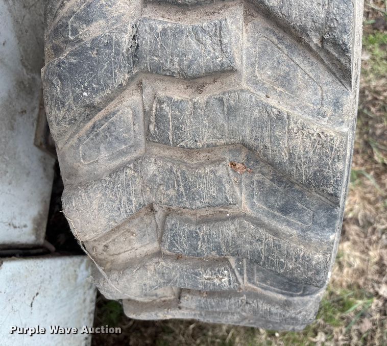 image for item ED2427 1993 Bobcat 742B skid steer loader