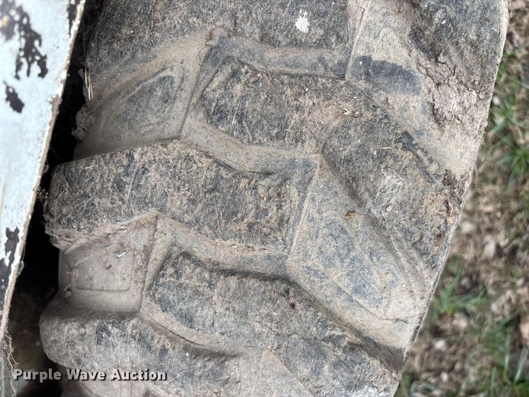 image for item ED2427 1993 Bobcat 742B skid steer loader