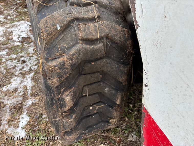 image for item ED2427 1993 Bobcat 742B skid steer loader