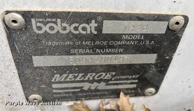 image for item ED2427 1993 Bobcat 742B skid steer loader