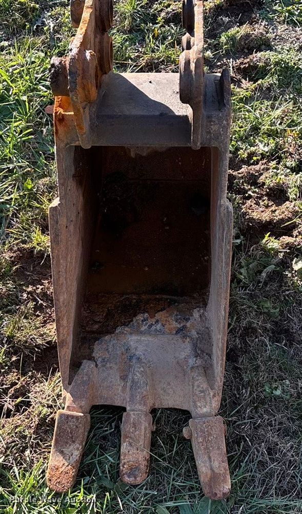 image for item ED2438 2005 Takeuchi TB135 mini excavator