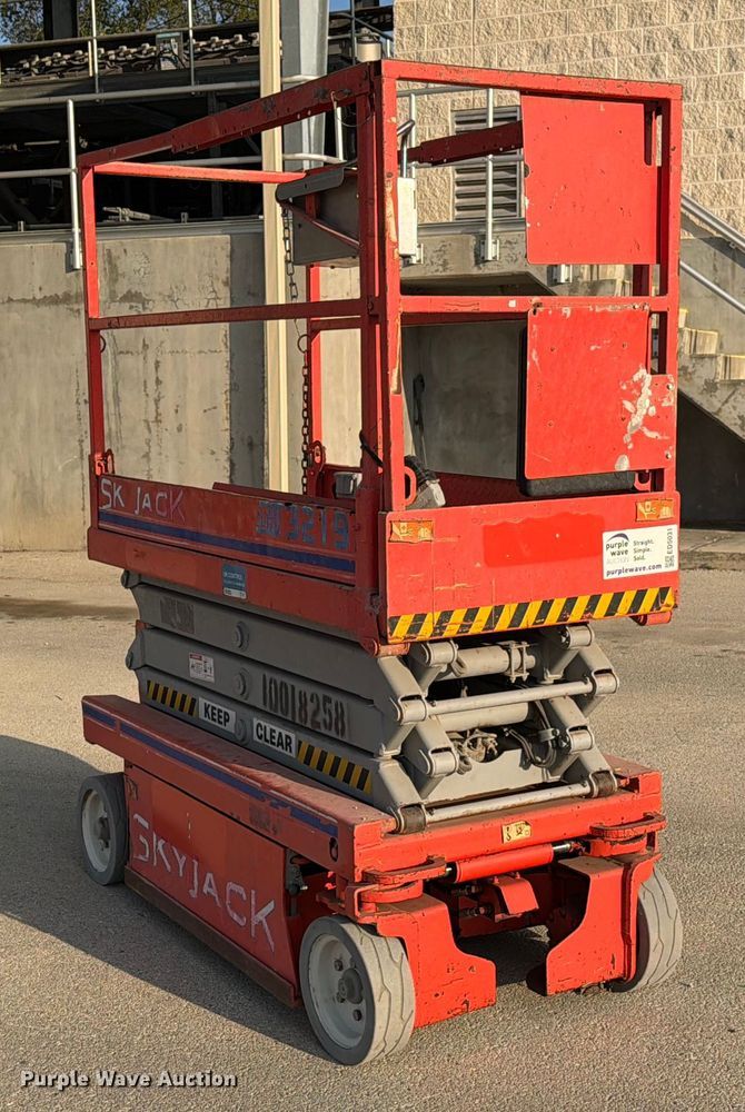 image for item ED5031 2012 SkyJack SJIII 3219 scissor lift