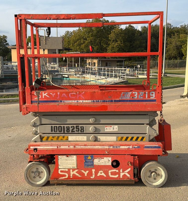image for item ED5031 2012 SkyJack SJIII 3219 scissor lift