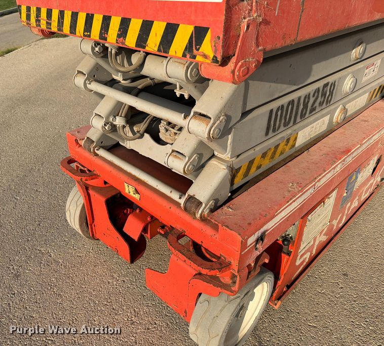 image for item ED5031 2012 SkyJack SJIII 3219 scissor lift