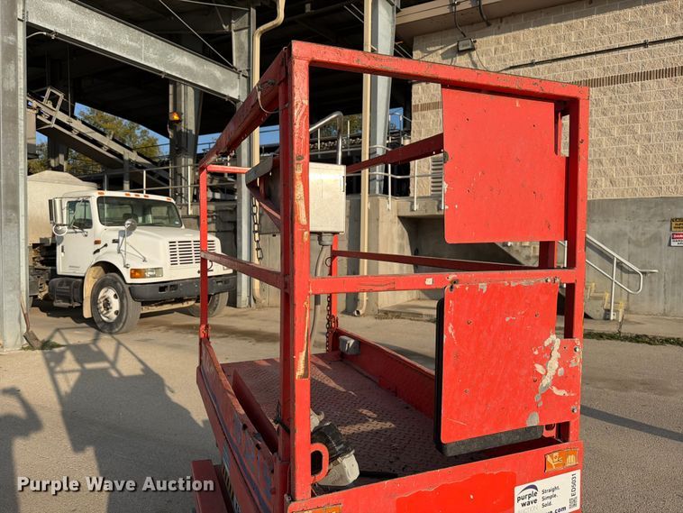 image for item ED5031 2012 SkyJack SJIII 3219 scissor lift