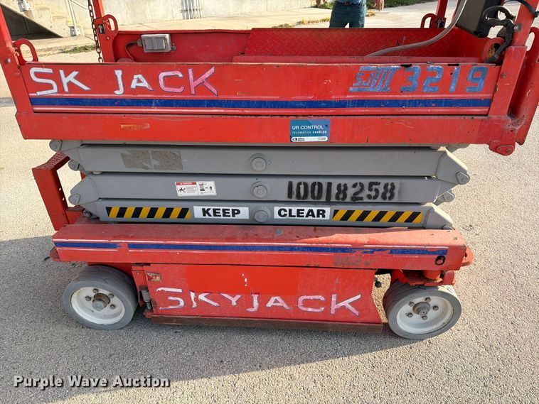 image for item ED5031 2012 SkyJack SJIII 3219 scissor lift