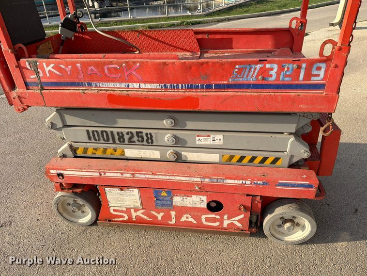 image for item ED5031 2012 SkyJack SJIII 3219 scissor lift