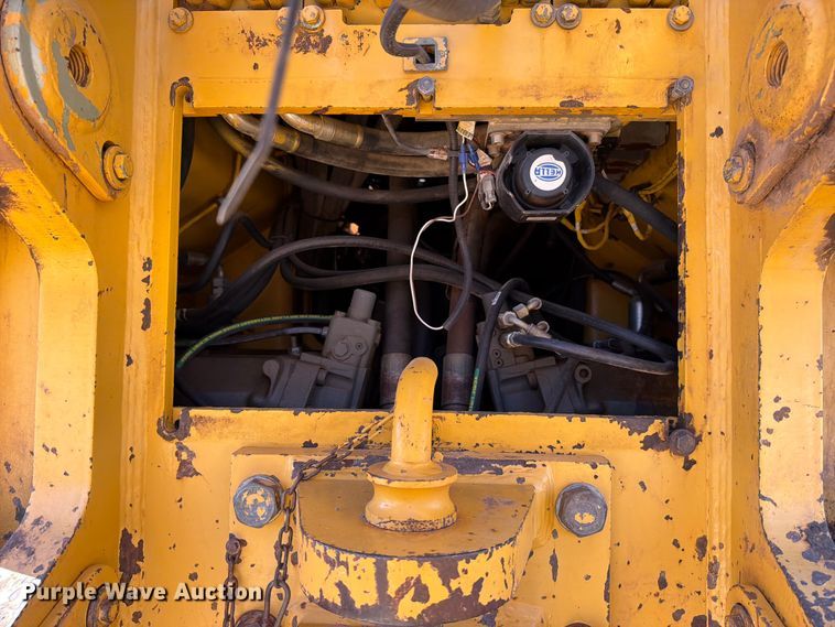 image for item ED5050 2004 John Deere 1050C dozer