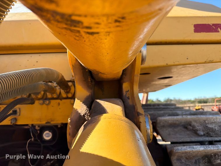 image for item ED5050 2004 John Deere 1050C dozer