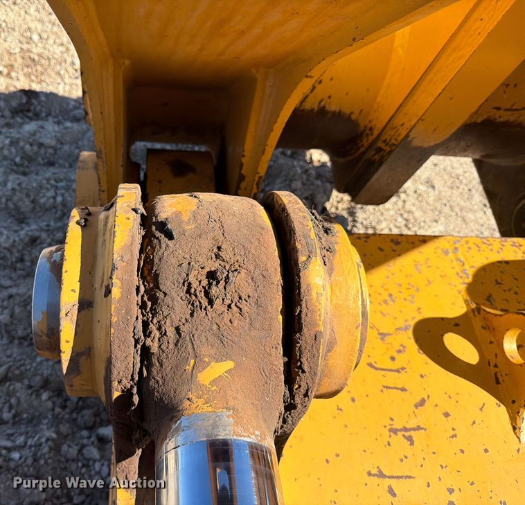 image for item ED5050 2004 John Deere 1050C dozer