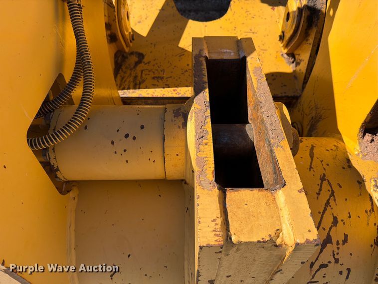 image for item ED5050 2004 John Deere 1050C dozer