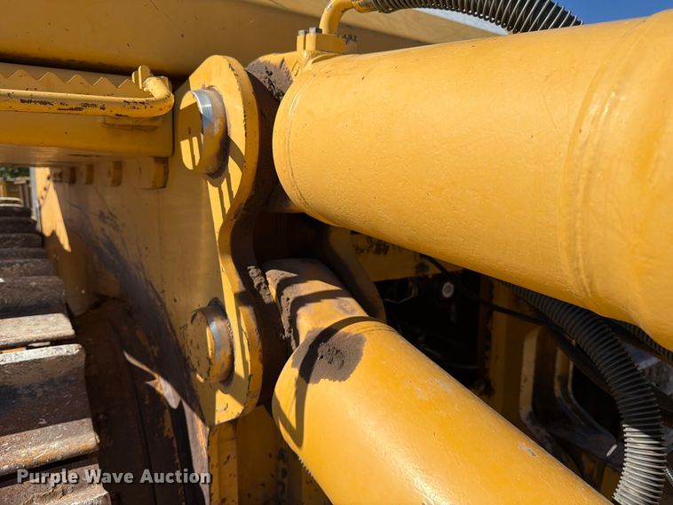 image for item ED5050 2004 John Deere 1050C dozer