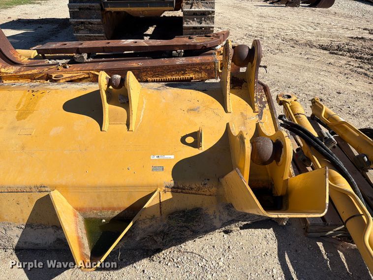 image for item ED5050 2004 John Deere 1050C dozer