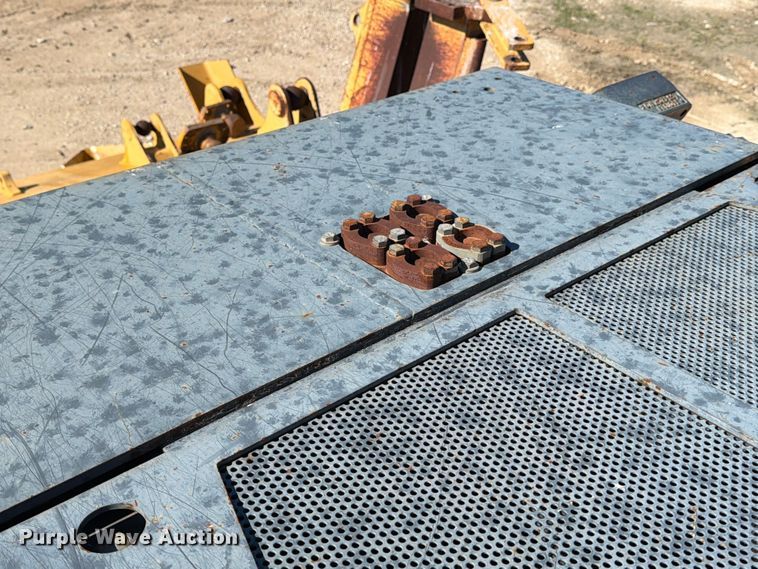 image for item ED5050 2004 John Deere 1050C dozer