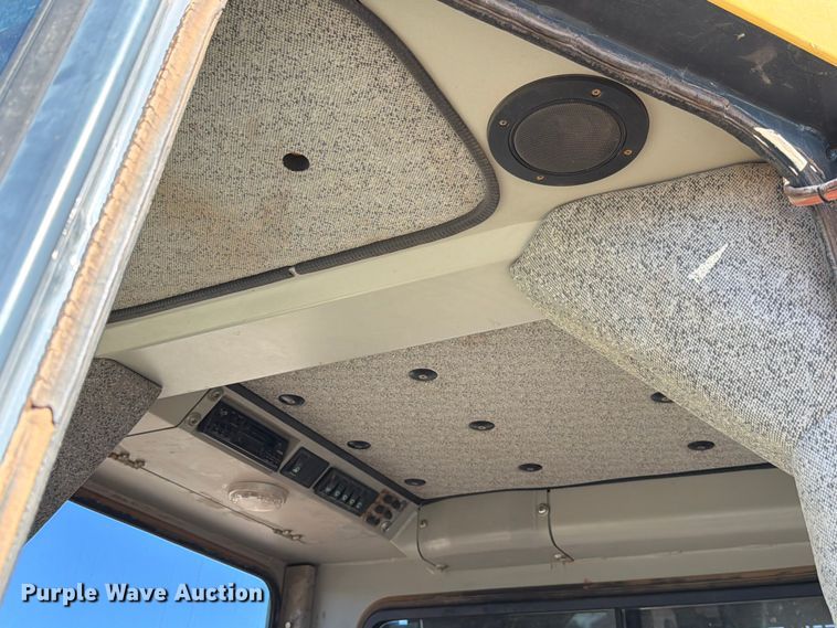 image for item ED5050 2004 John Deere 1050C dozer