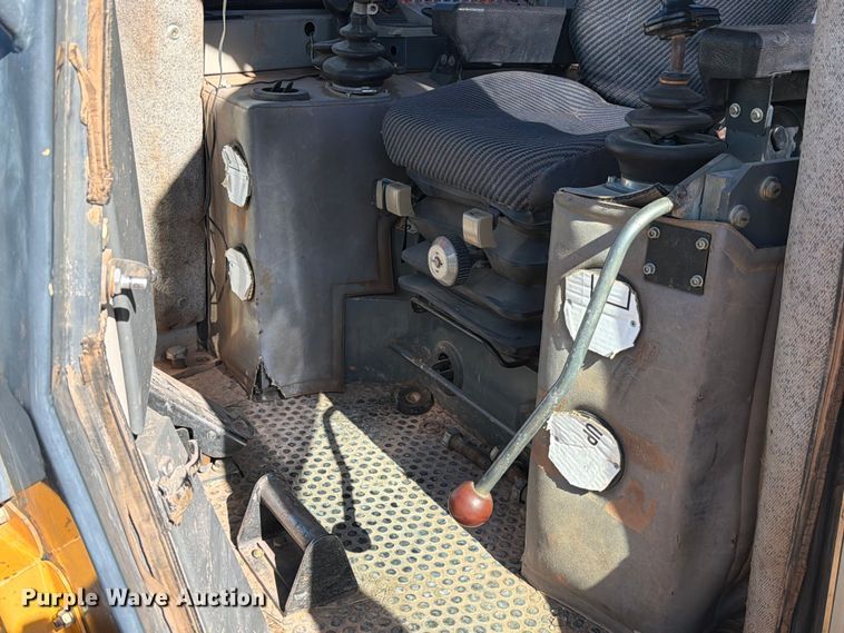 image for item ED5050 2004 John Deere 1050C dozer