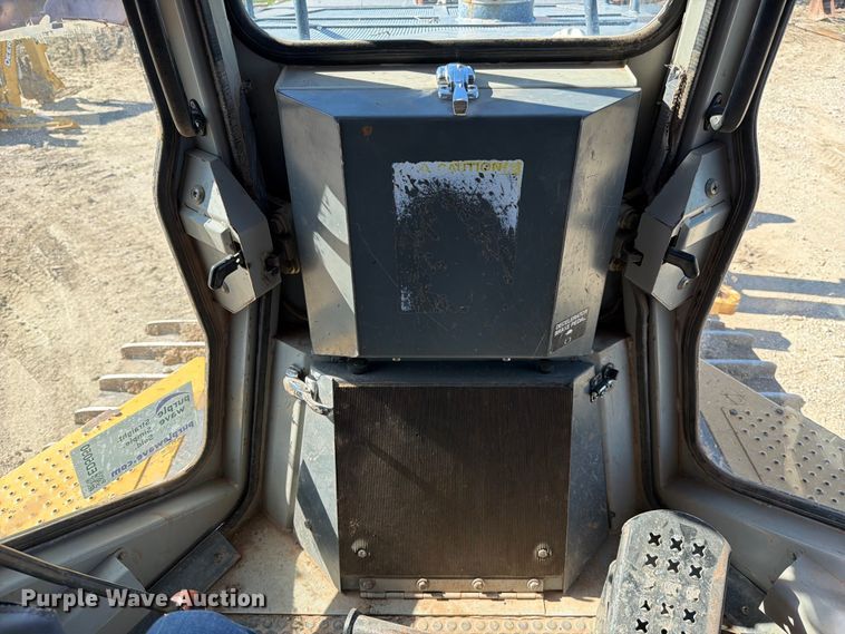 image for item ED5050 2004 John Deere 1050C dozer