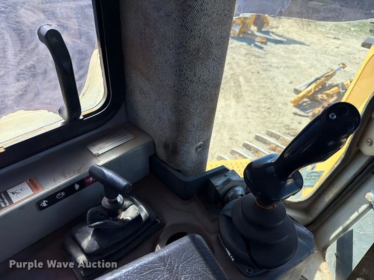 image for item ED5050 2004 John Deere 1050C dozer