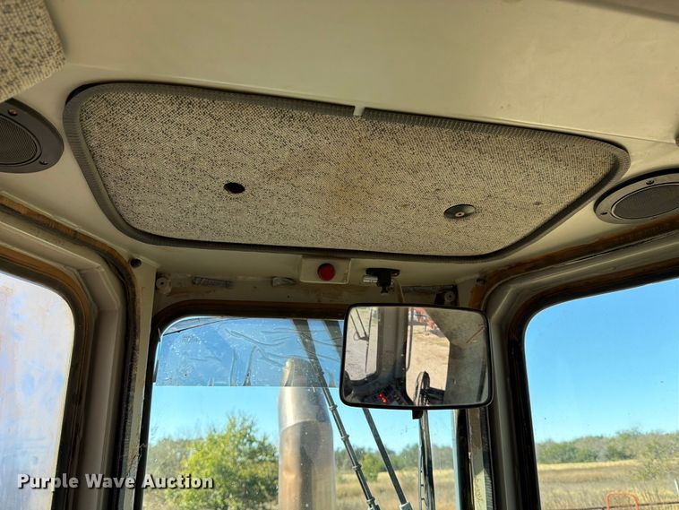 image for item ED5050 2004 John Deere 1050C dozer