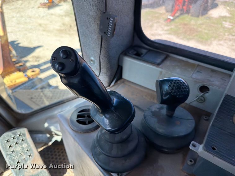 image for item ED5050 2004 John Deere 1050C dozer