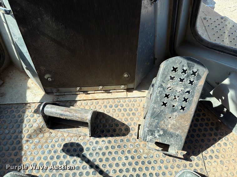 image for item ED5050 2004 John Deere 1050C dozer