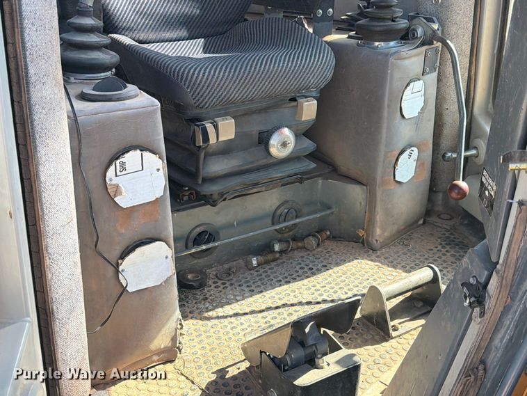 image for item ED5050 2004 John Deere 1050C dozer