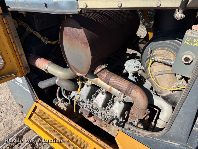 image for item ED5050 2004 John Deere 1050C dozer