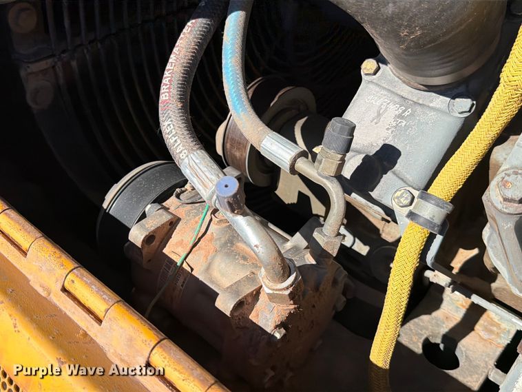 image for item ED5050 2004 John Deere 1050C dozer