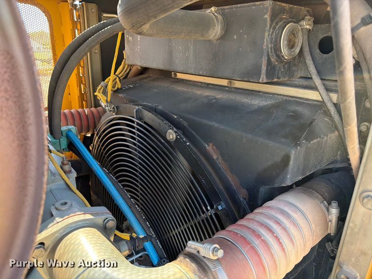 image for item ED5050 2004 John Deere 1050C dozer