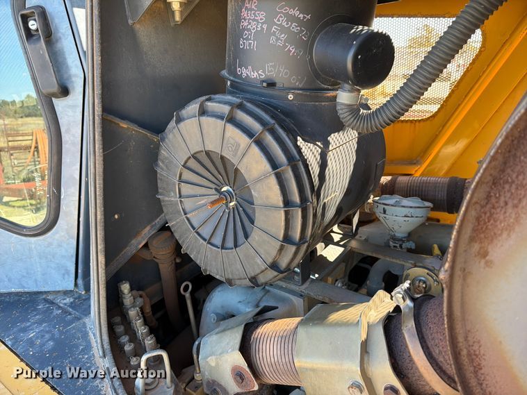 image for item ED5050 2004 John Deere 1050C dozer