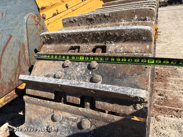 image for item ED5050 2004 John Deere 1050C dozer