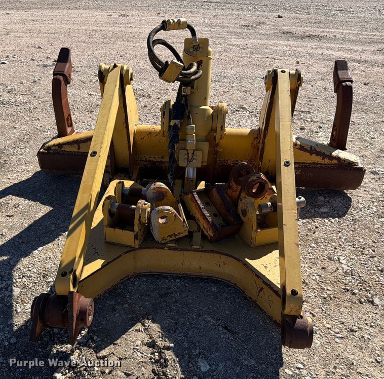 image for item ED5052 Caterpillar D6 MS ripper frame