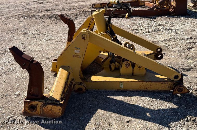 image for item ED5052 Caterpillar D6 MS ripper frame