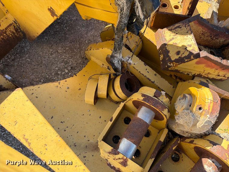 image for item ED5052 Caterpillar D6 MS ripper frame