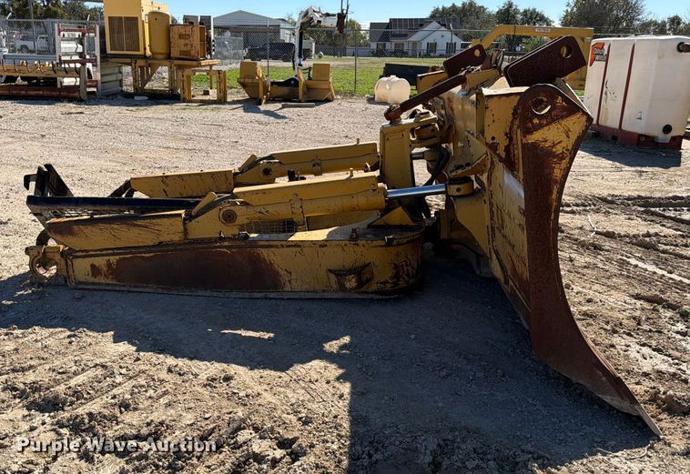image for item ED5053 Caterpillar dozer blade