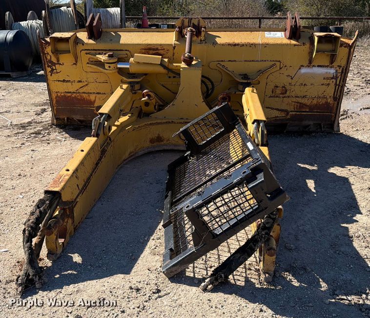 image for item ED5053 Caterpillar dozer blade
