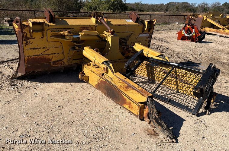 image for item ED5053 Caterpillar dozer blade