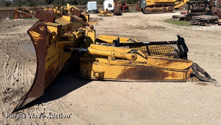 image for item ED5053 Caterpillar dozer blade
