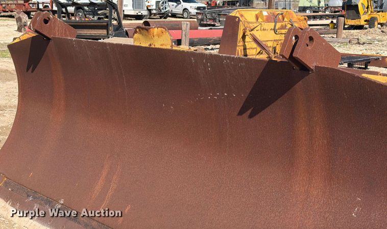 image for item ED5053 Caterpillar dozer blade