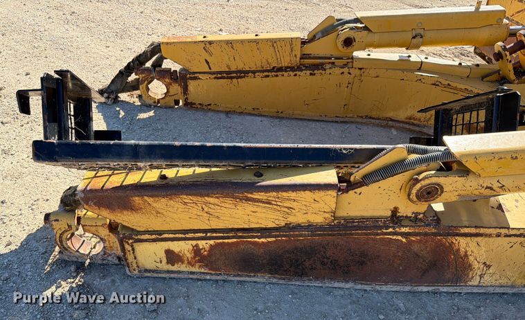 image for item ED5053 Caterpillar dozer blade