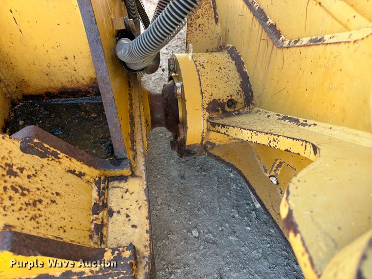 image for item ED5053 Caterpillar dozer blade