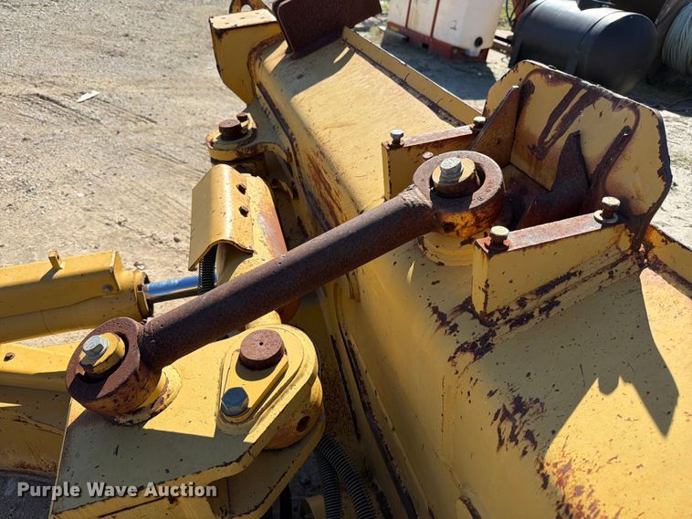 image for item ED5053 Caterpillar dozer blade