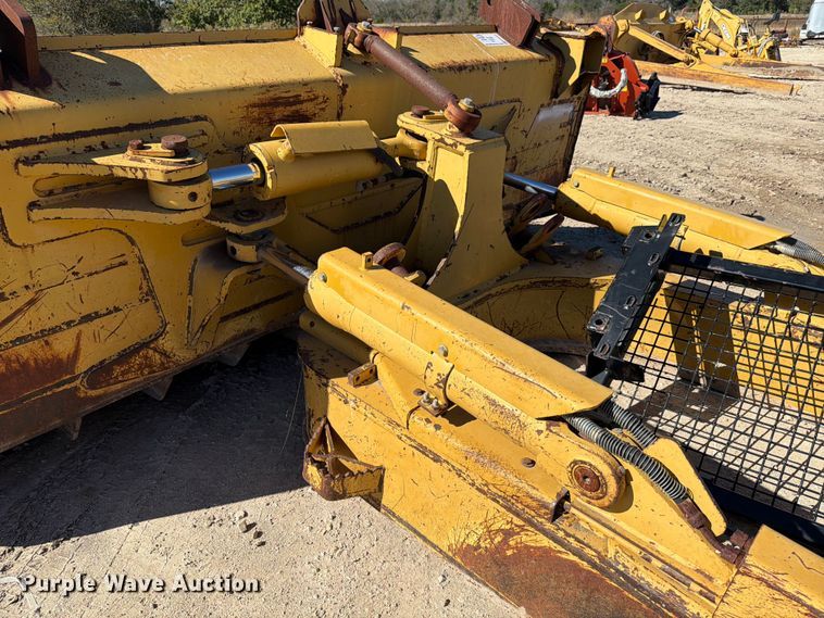 image for item ED5053 Caterpillar dozer blade