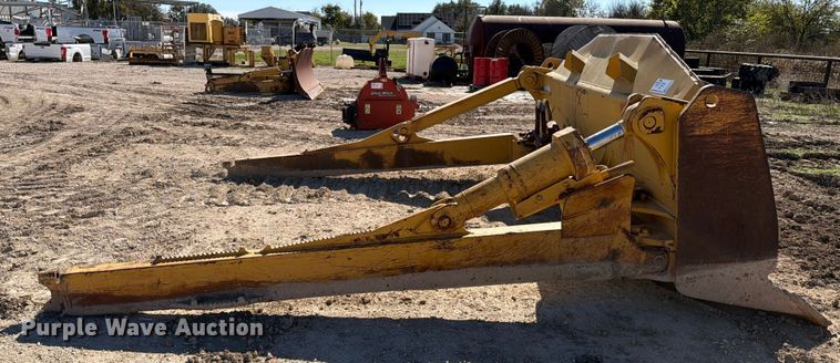 image for item ED5055 Caterpillar dozer blade
