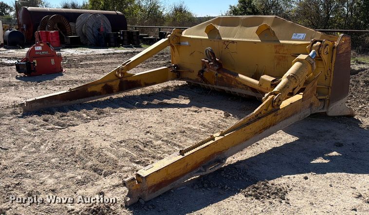 image for item ED5055 Caterpillar dozer blade