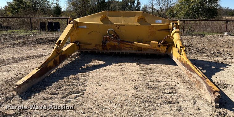 image for item ED5055 Caterpillar dozer blade