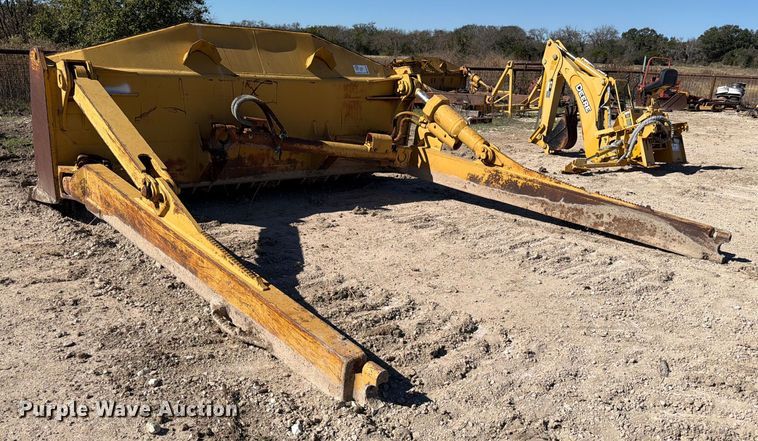 image for item ED5055 Caterpillar dozer blade