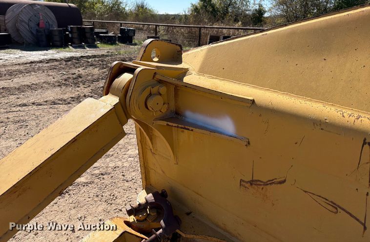 image for item ED5055 Caterpillar dozer blade