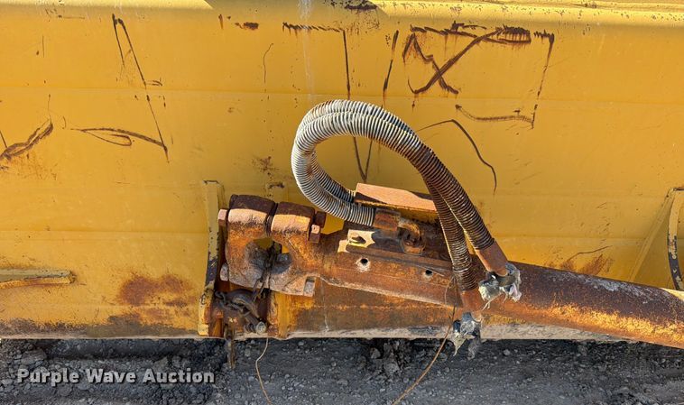 image for item ED5055 Caterpillar dozer blade